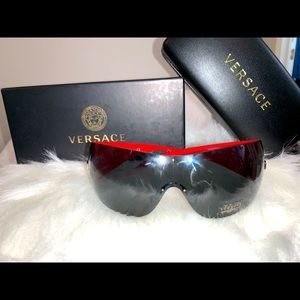 Versace designer sunglasses ! 100% authentic!Inclu